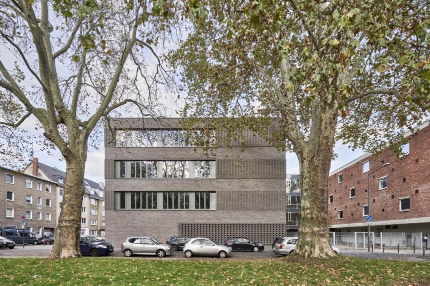 NAK-Architekten, Berlin (DE)	Neubau des Humboldt-Gymnasiums mit Kammermusiksaal, Kartäuserwall 40, Köln (DE)