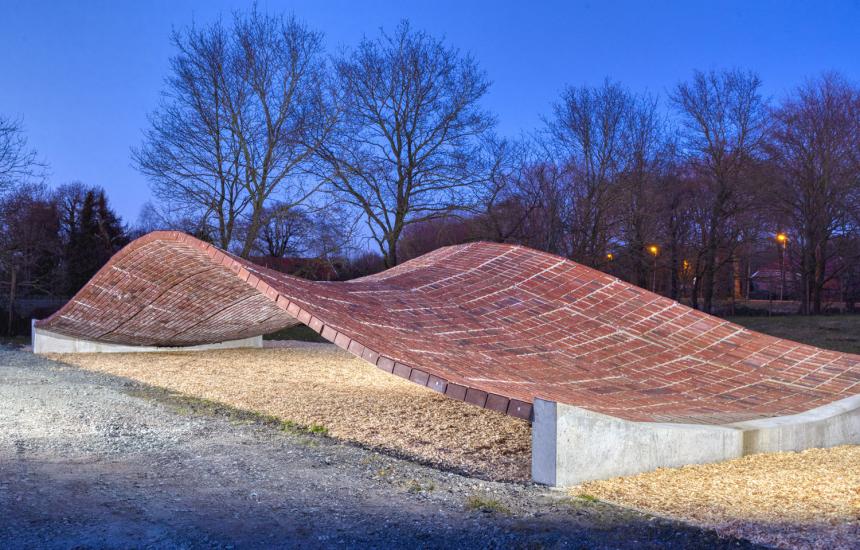 quadrat+ architektengesellschaft mbH, flat2curved – Ziegelschale aus planaren Ziegelfertigteilen